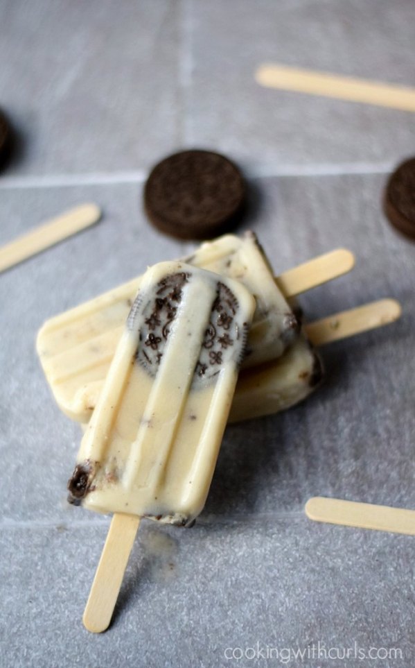 Cool down this summer with a cookies and cream pudding pop!