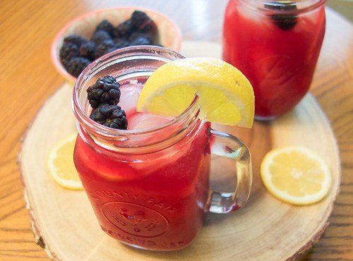 How to make delicious homemade blackberry lemonade!