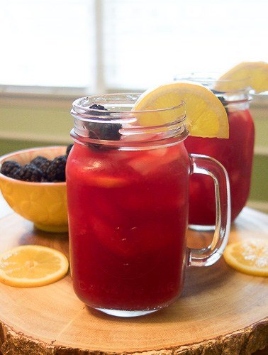 Learn how to make this delicious blackberry lemonade! A tasty summer time treat!