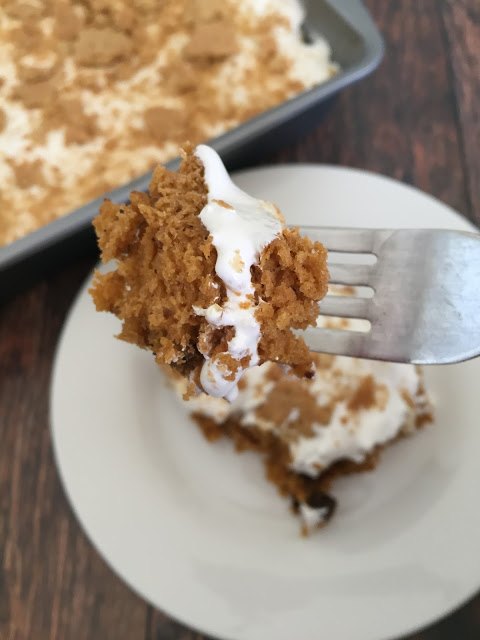 Pumpkin Spice Crunch Cake {Recipe} from Wife Mommy Me.
