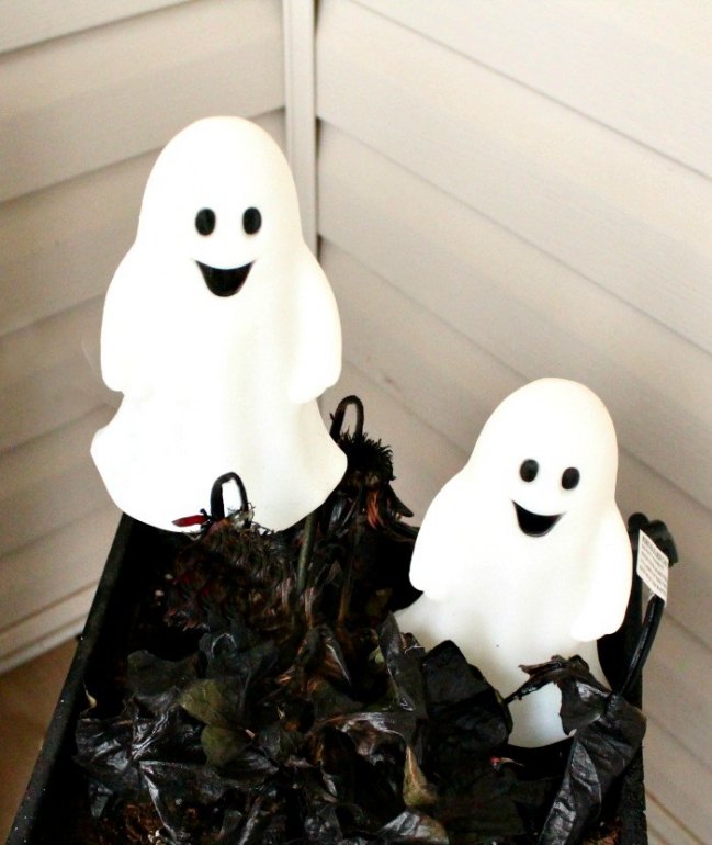 10 Not too Scary DIY Halloween Front Porch Ideas from Of Faeries & Fauna Craft Co.