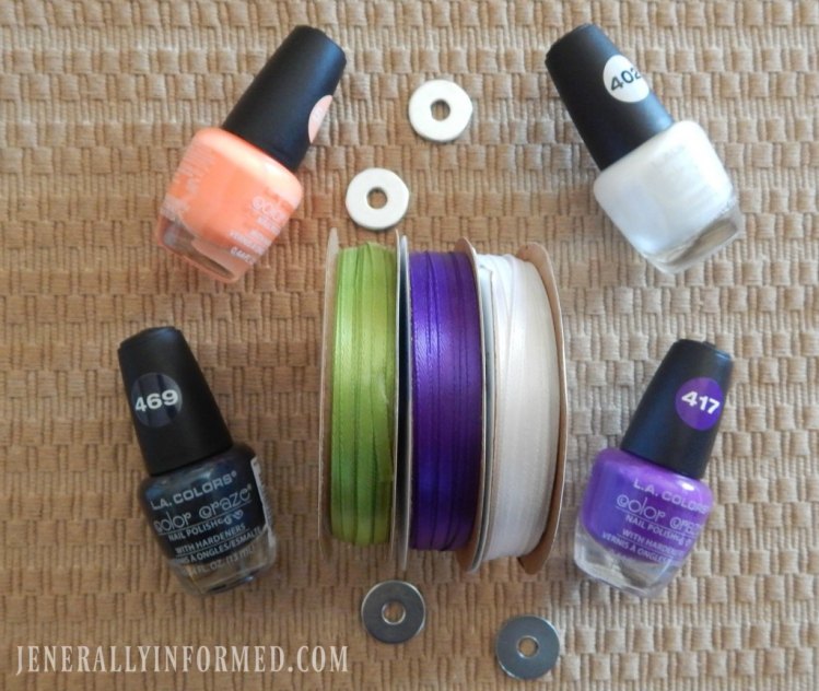 Here's how to make #Halloween necklaces out of washers and nail polish!