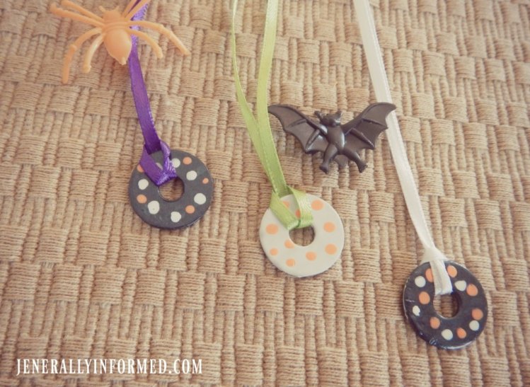 Here's how to make #Halloween necklaces out of washers and nail polish!