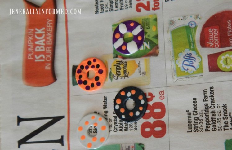 Here's how to make #Halloween necklaces out of washers and nail polish!