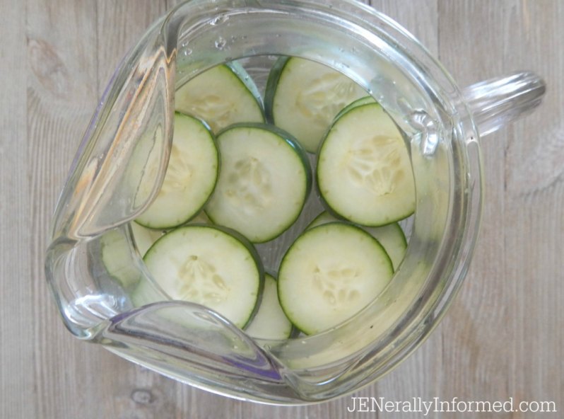 Here's how to infuse your own water! A simple way to increase your H20 intake.