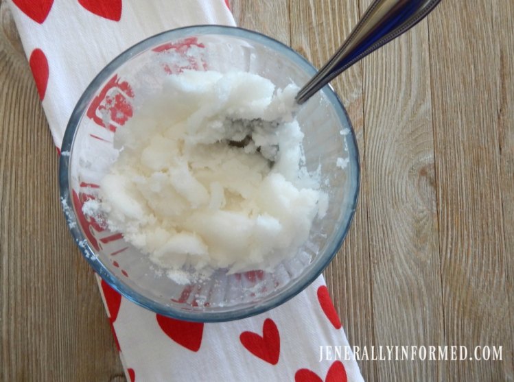 Pamper yourself with this creamy peppermint sugar scrub! 