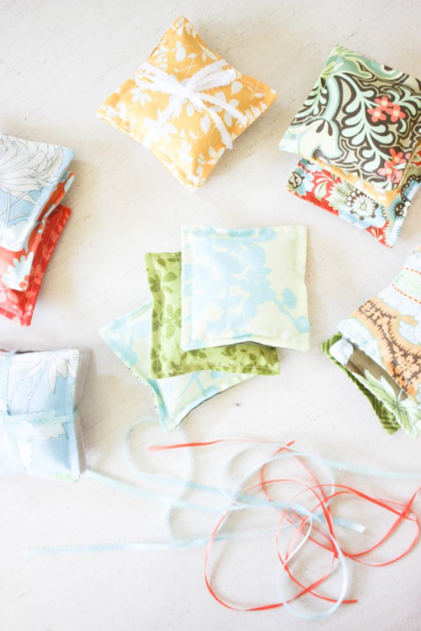 How to Make Colorful Lavender Sachets from Simple Nature Decor.