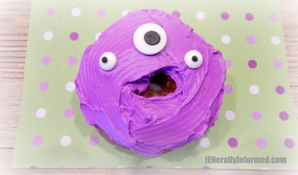 Easy spooky monster donuts! A perfect #halloween #classroom activity for #children!