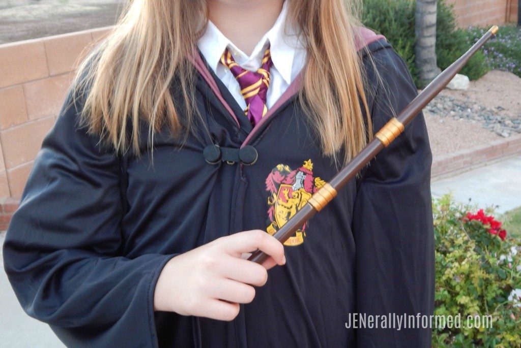 You are never going to guess what this super easy Hermione wand was made from! Learn how to make your own #HarryPotter wand!