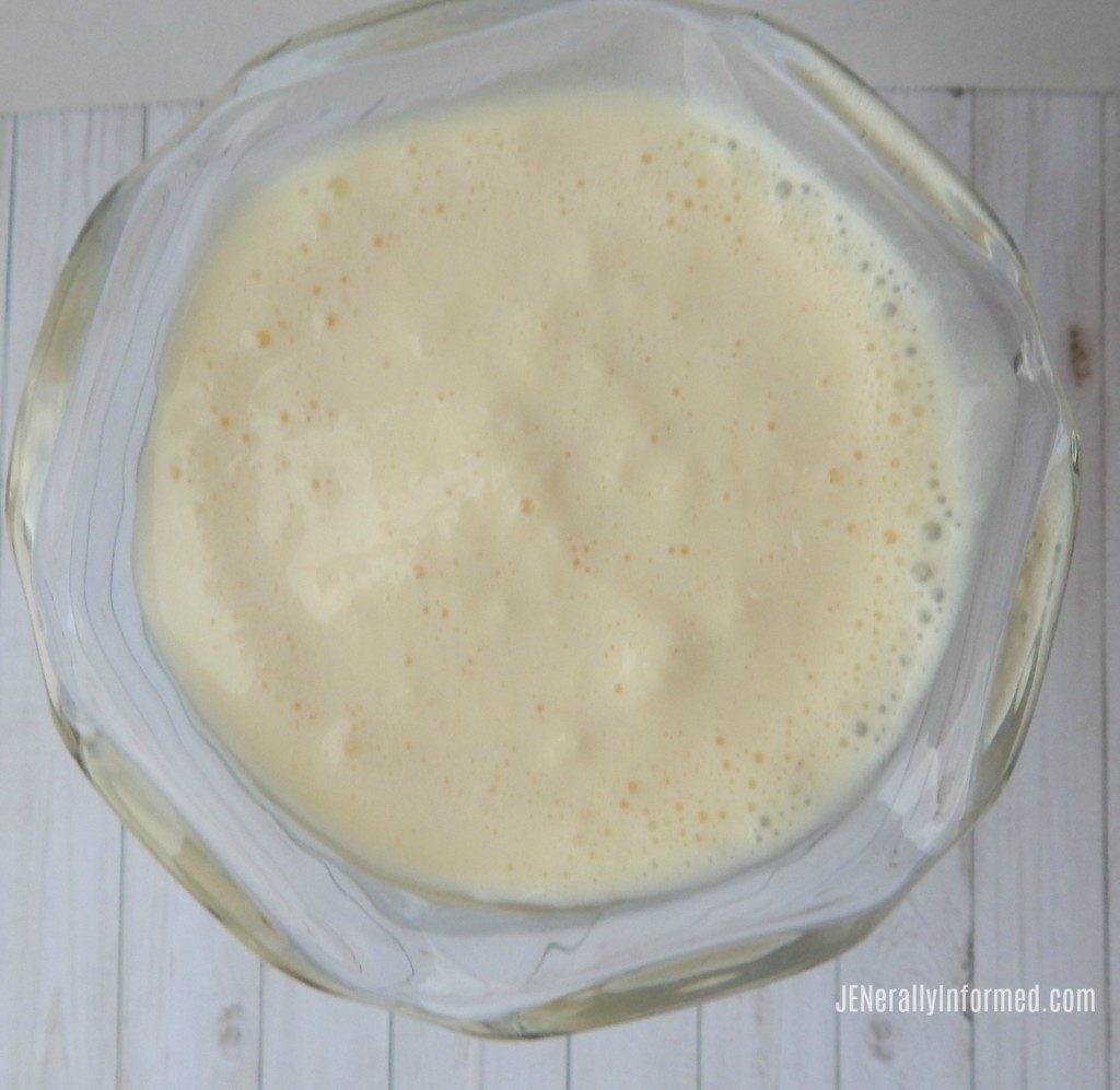 The easiset eggnoog shake recipe ever! Made with only 4 ingreidnets and in less than 2 minutes!