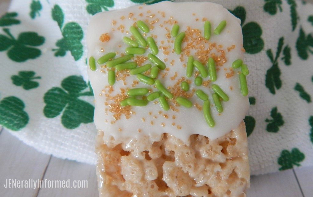 Learn how to make super easy "Golden" Leprechaun Rice Krispie treats just in time for St Patrick's day!