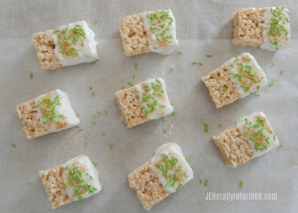 Learn how to make super easy "Golden" Leprechaun Rice Krispie treats just in time for St Patrick's day!