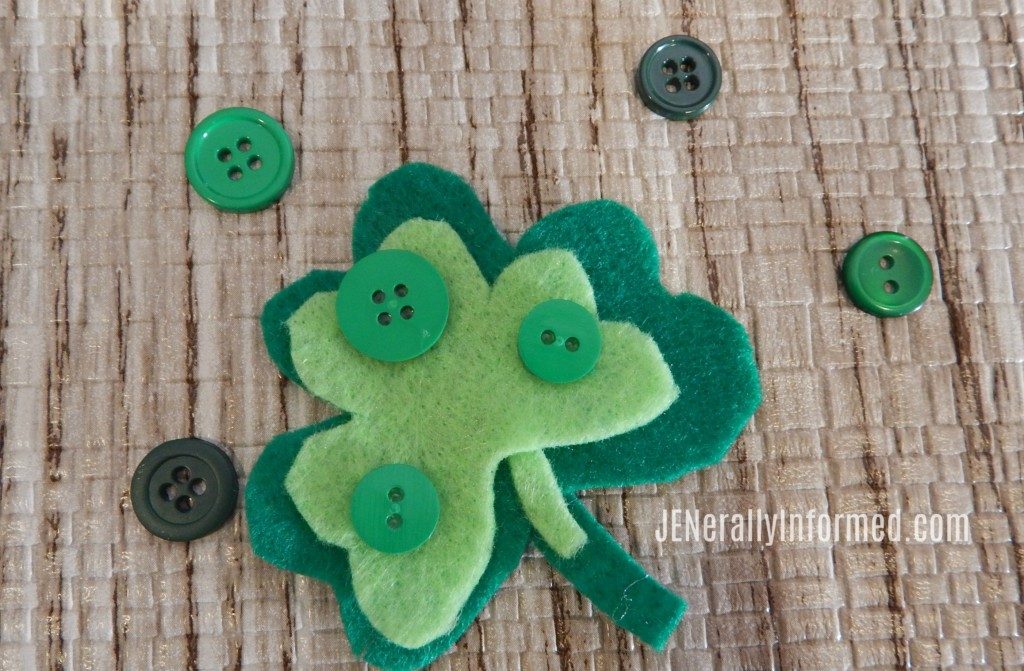 DIY Lucky #Shamrock Pins & Headbands! #stpatricksday