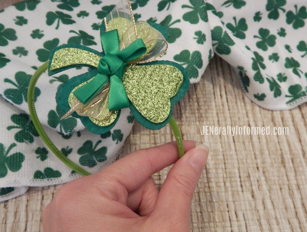 DIY Lucky #Shamrock Pins & Headbands! #stpatricksday