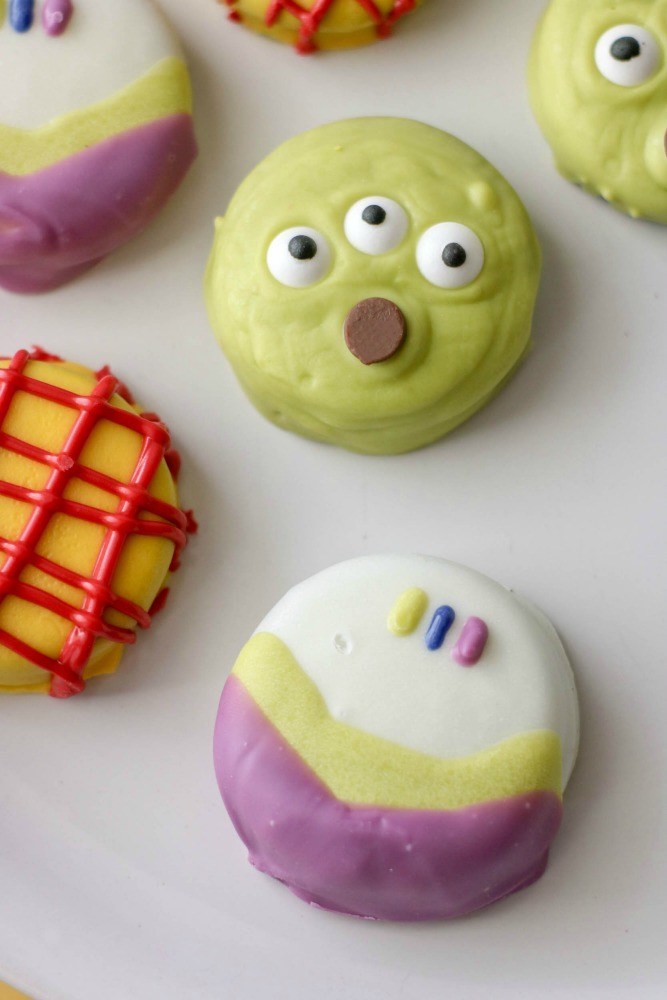 Disney Inspired Toy Story OREO Cookies Recipe Tutorial from Confessions of a Disneyaholic Mom.