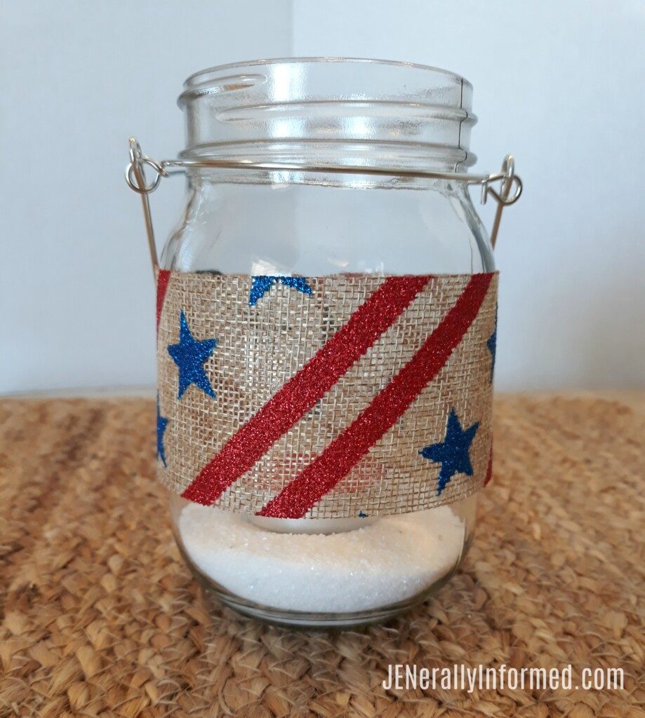 Take advantage of summer evenings and make these DIY #Americana outdoor hanging lanterns! #easycrafting #interiordesign