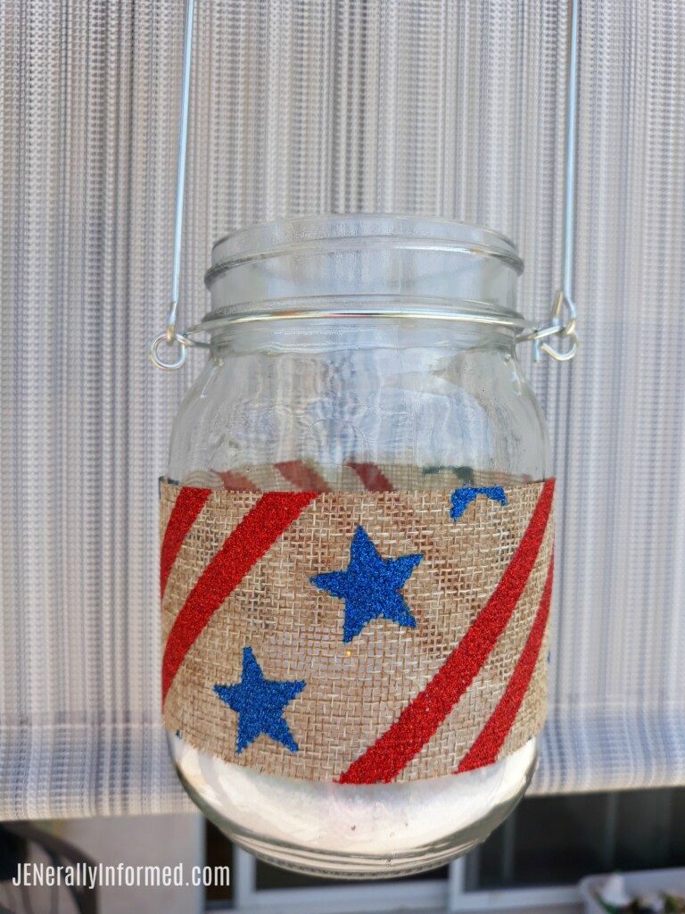 Take advantage of summer evenings and make these DIY #Americana outdoor hanging lanterns! #easycrafting #interiordesign