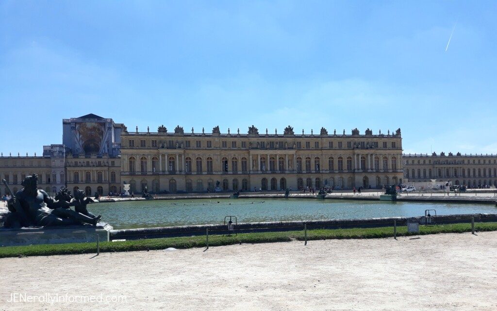 Millions of people visit Versailles every year, so here's how to Plan the Perfect Paris to Versailles Day Trip for yourself. #travel #Paris #Versailles