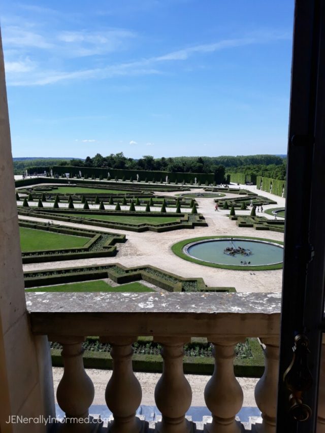 Millions of people visit Versailles every year, so here's how to Plan the Perfect Paris to Versailles Day Trip for yourself. #travel #Paris #Versailles