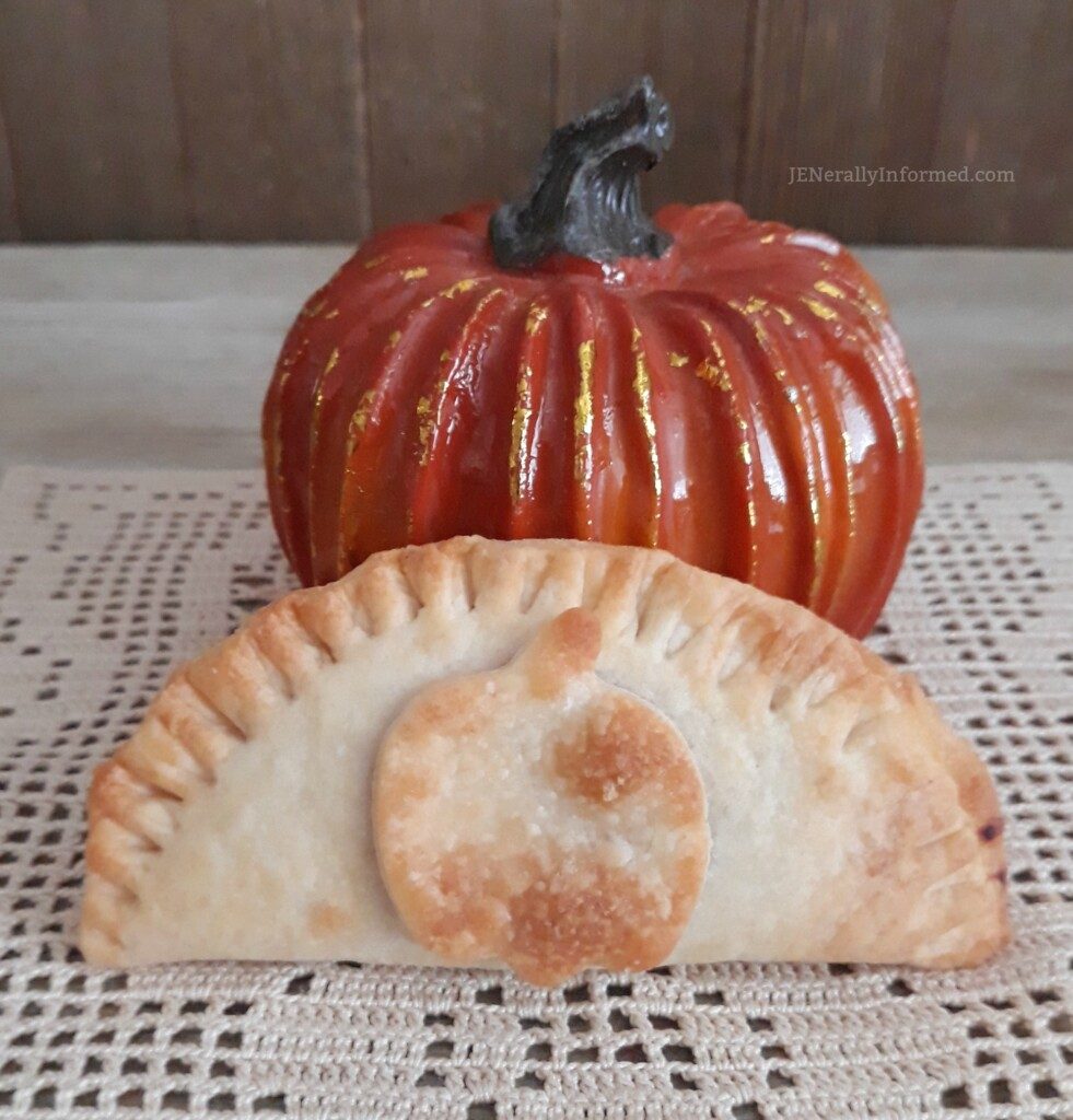 Here's how to make easy and delicious pumpkin empanadas using your air fryer. You only need 2 ingredients and 15 minutes!