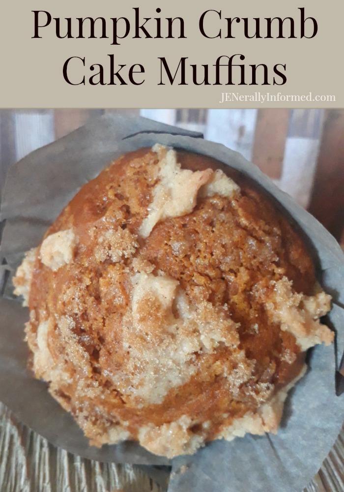 Get ready for a delicious pumpkin crumb cake muffin recipe perfect for Fall! #cooking #pumpkinrecipes