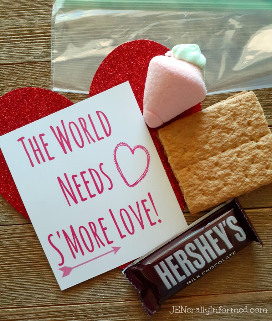 Share a little love this #ValentinesDay with this easy to make S'Mores goody bag! Plus a free printable!