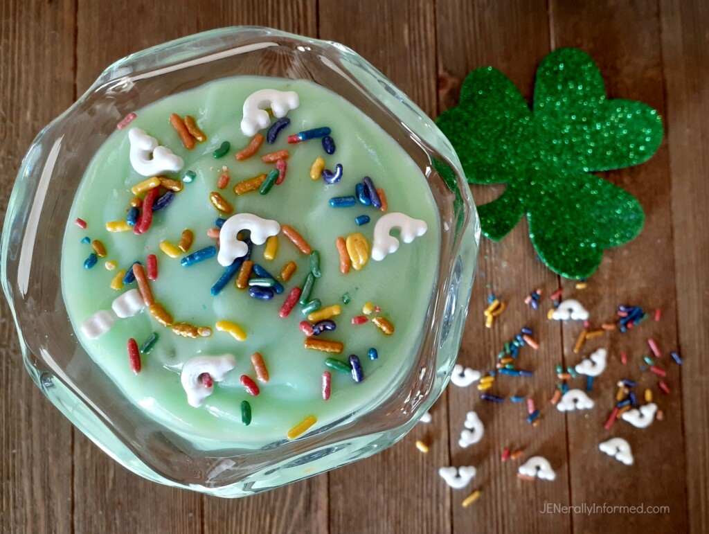 Whip up your own Lucky Pistachio Pudding Dessert just in time for #Stpatricksday! #cooking #desserts #eastyrecipes