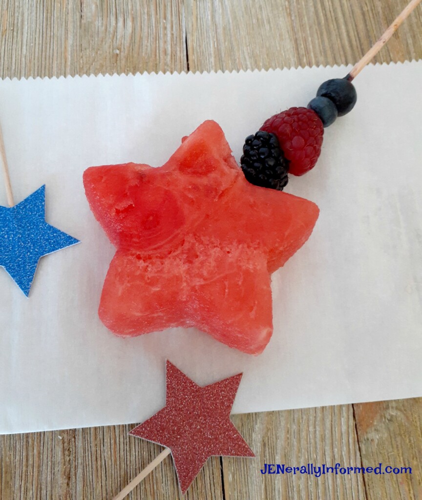 Celebrating the 4th of July in your very own backyard? How about whipping up these easy to make red, white and blue fruit kebobs?!
