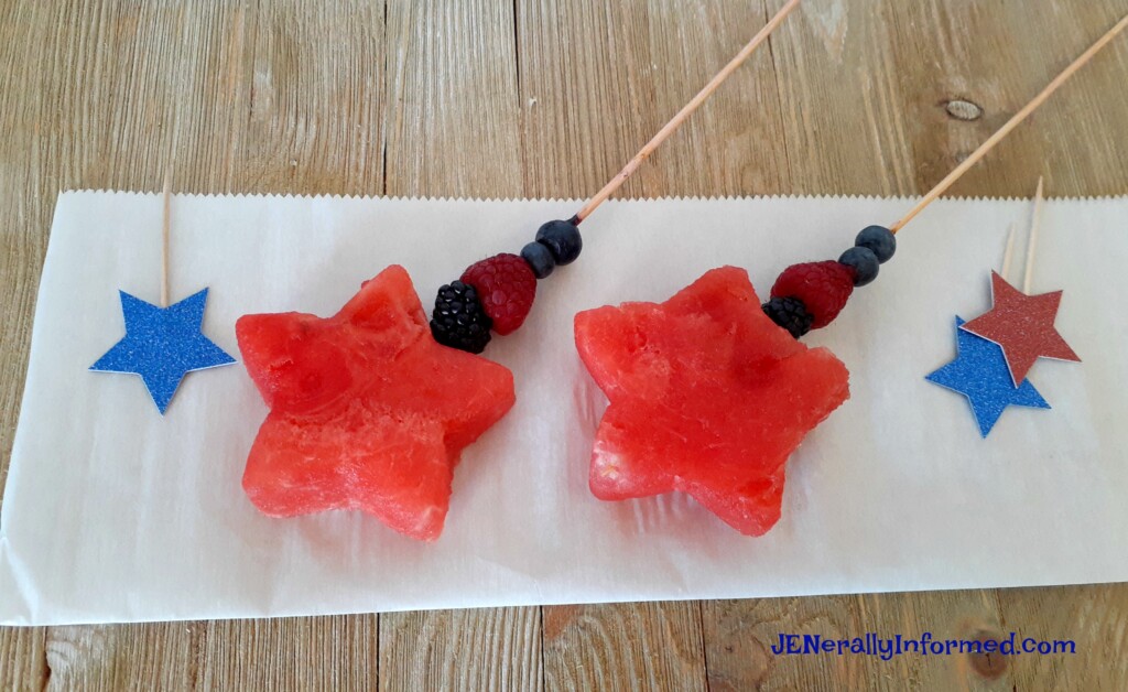 Celebrating the 4th of July in your very own backyard? How about whipping up these easy to make red, white and blue fruit kebobs?!