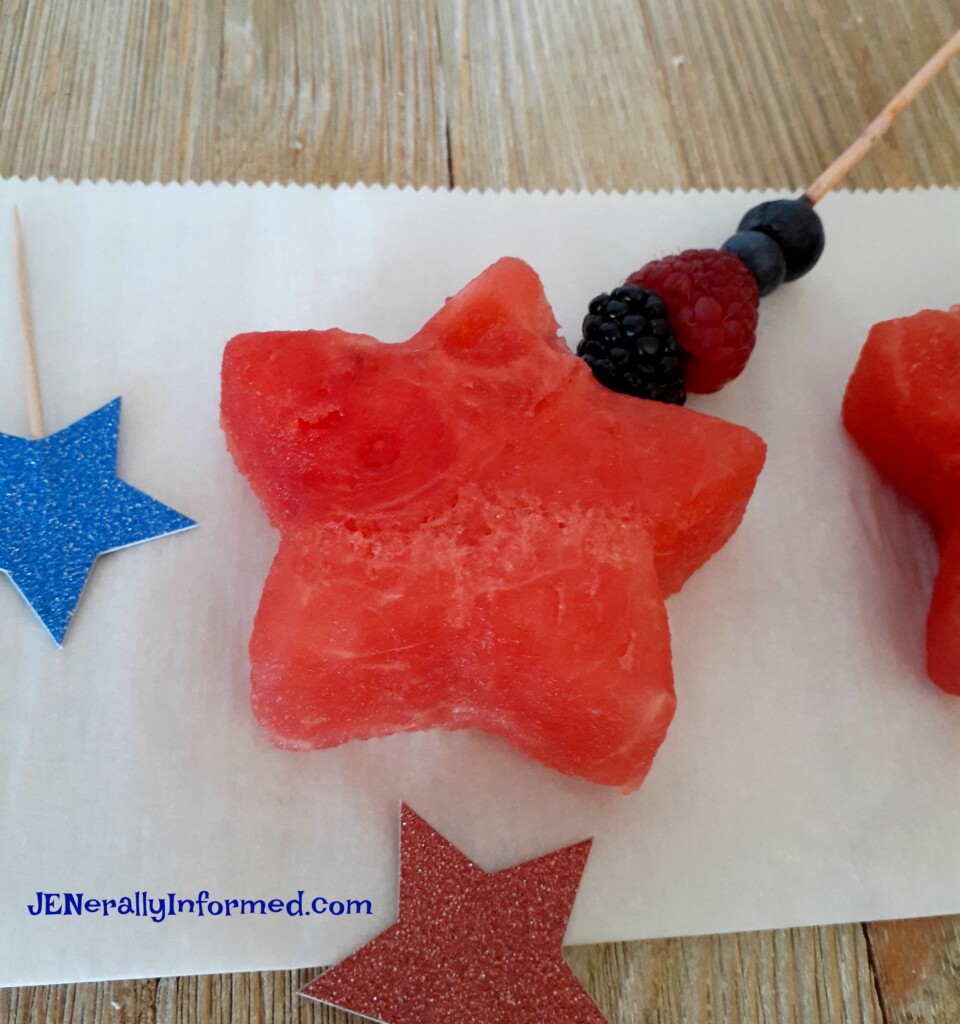 Celebrating the 4th of July in your very own backyard? How about whipping up these easy to make red, white and blue fruit kebobs?!