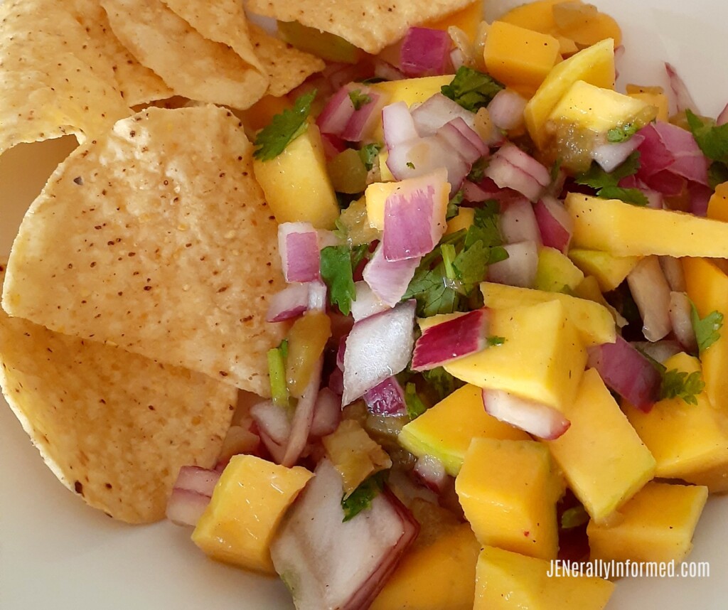 Bursting with flavor! Grab this recipe for delicious and easy to make (only 7 ingredients) mango salsa. #cooking #recipes