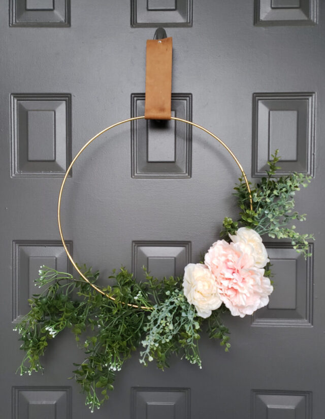 Simple modern spring wreath from Twelve O Eight Blog.