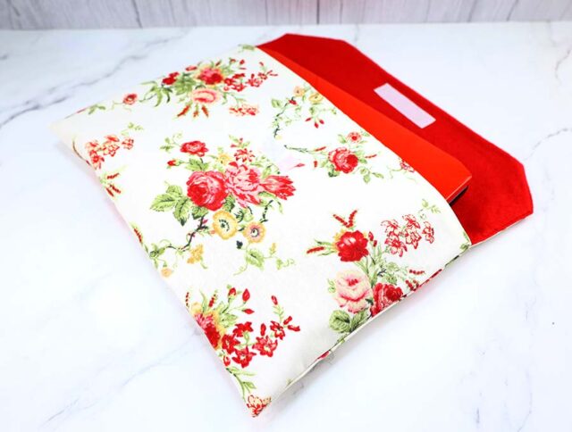DIY Laptop Sleeves in ANY size (FREE Pattern Measurements) from Hello Sewing.