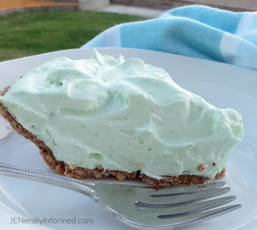 Here's how to make your own deliciously tart and refreshing fluffy key lime pie in less than 20 minutes!