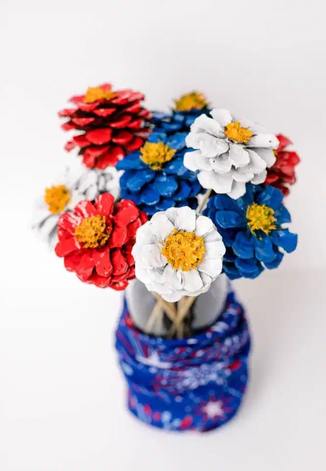 Patriotic Pinecone Floral DIY Decor Display from This Mom's Confessions.