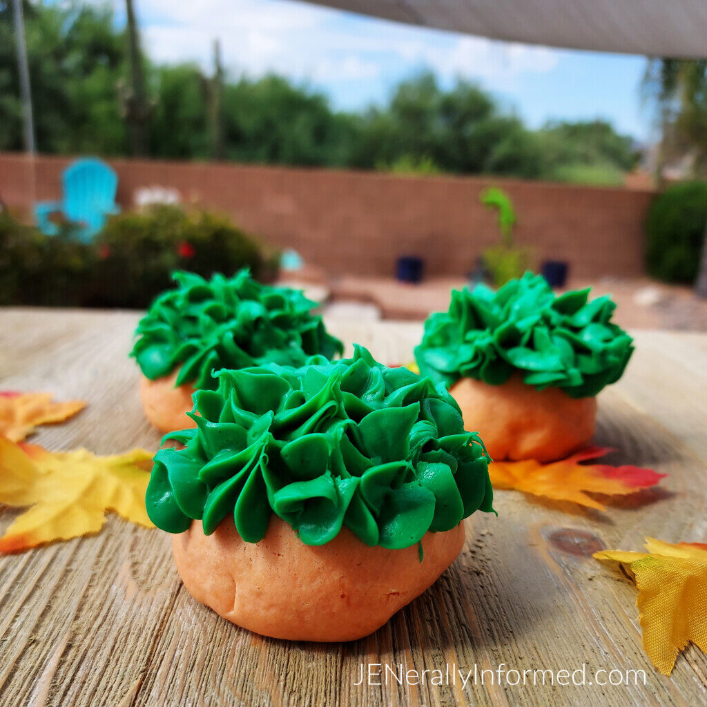 Do you love all things pumpkin? Then you are going to want to try these easy to make sugar cookies that look like pumpkins!