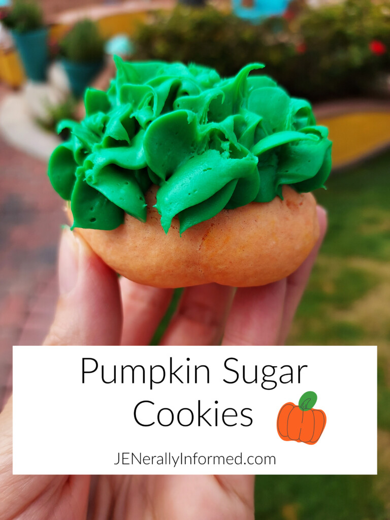 Do you love all things pumpkin? Then you are going to want to try these easy to make sugar cookies that look like pumpkins!