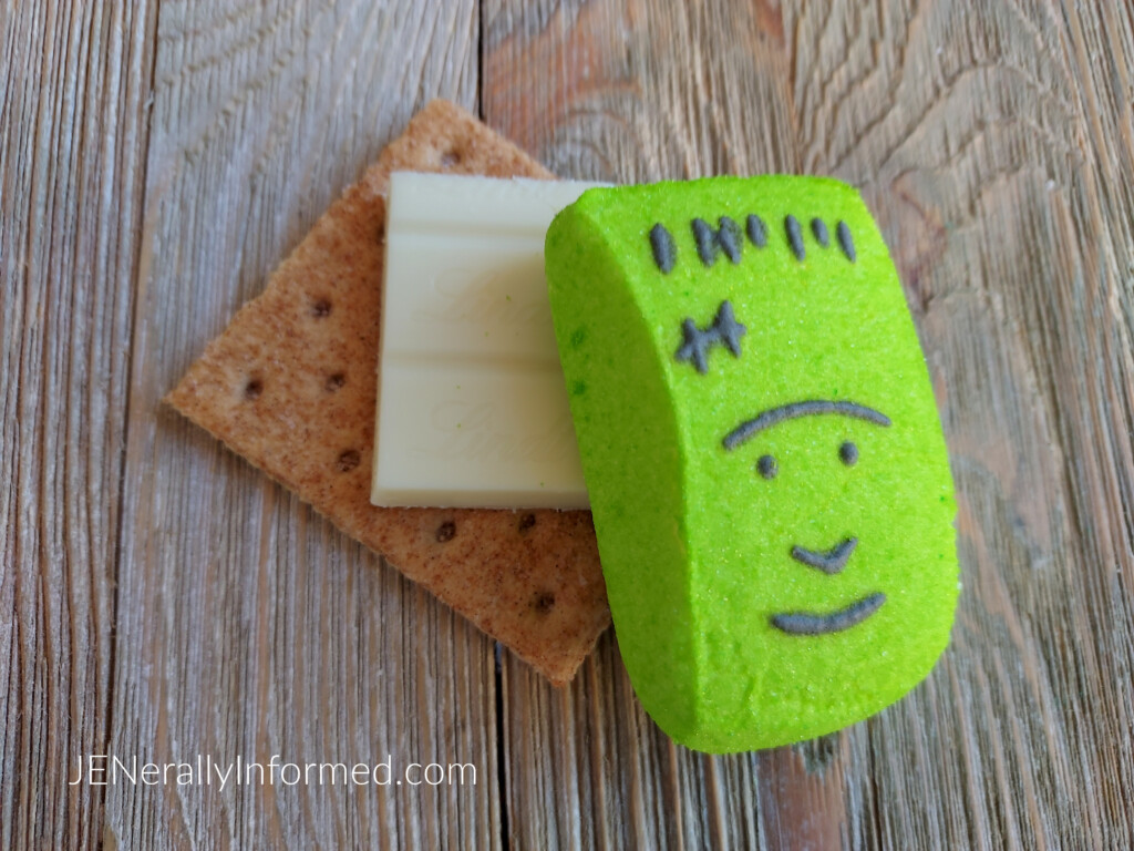 Halloween-inspired treats in less than 5 minutes! Easy to make Frankenstein Oven-Baked Halloween S'mores! #Halloween