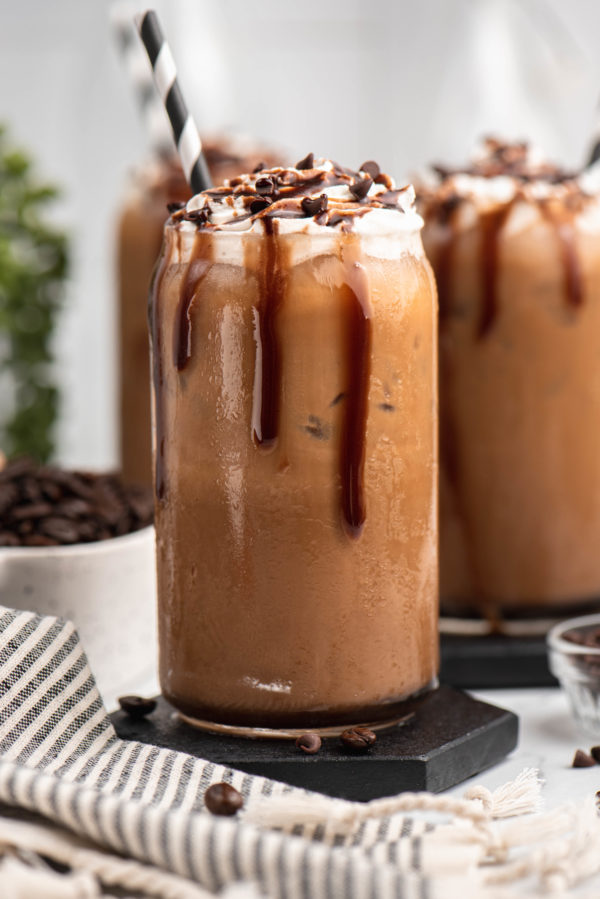 Easy Iced Mocha from Mommy Hates Cooking.