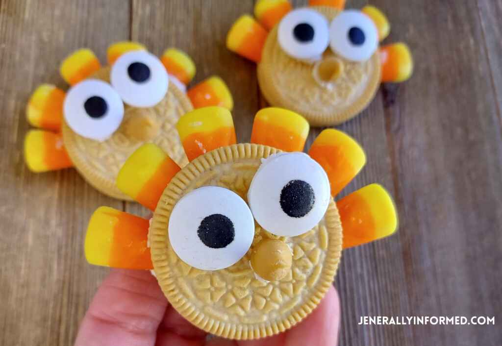 Easy to make Turkey OREO cookies! #Thanksgiving #Thanksgiving desserts #kidsholidayrecipes #easyrecipes