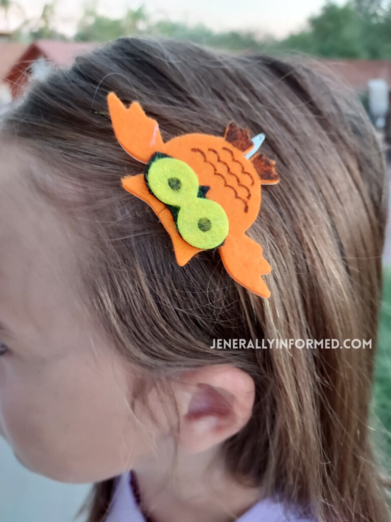 Don't let the Fall pass you by before you make your own super easy-to-make owl hair barrettes!