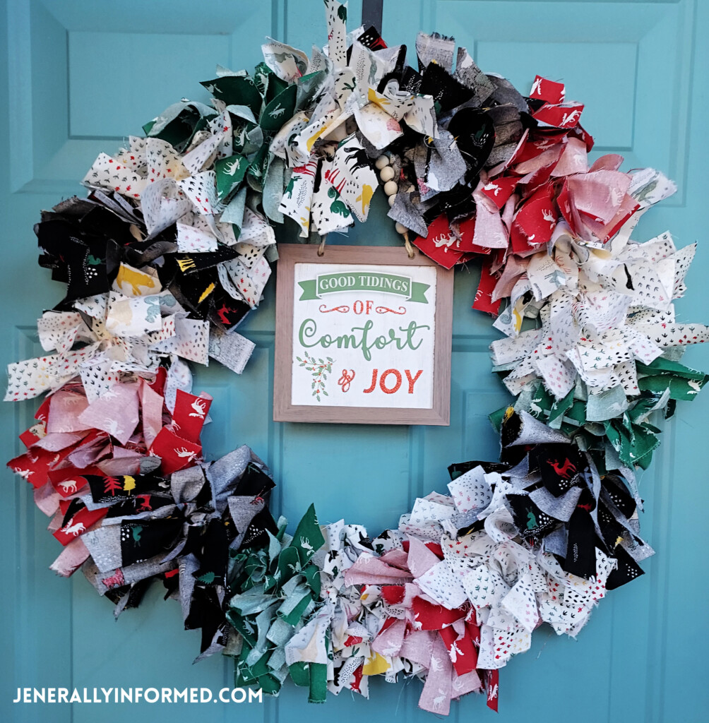Here's how to easily make a festive Christmas wreath to adorn your front door this Holiday! #christmasdecor #wreaths #holidaydecor