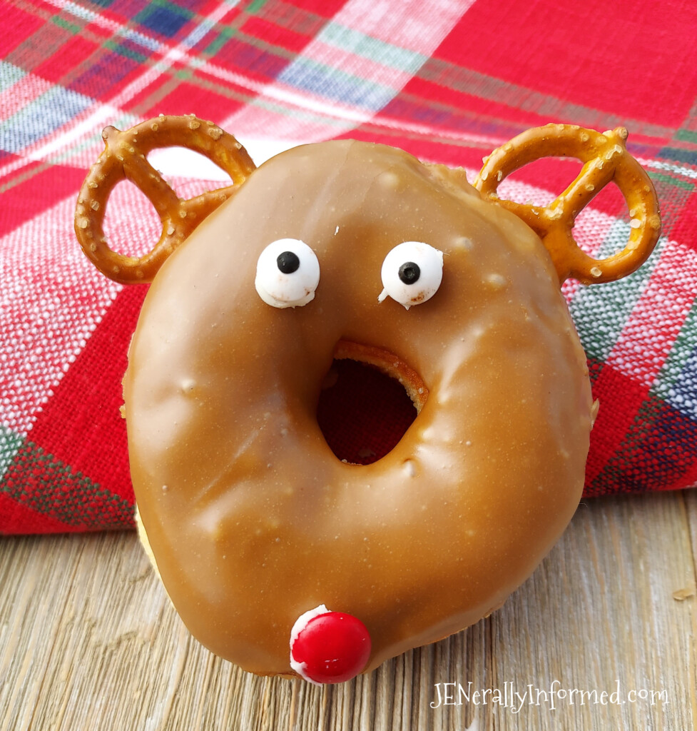 Here's how to make a Donut Reindeer in less than 5 minutes and with zero cook time! #holidaytreats #donuts #easyholidaybaking