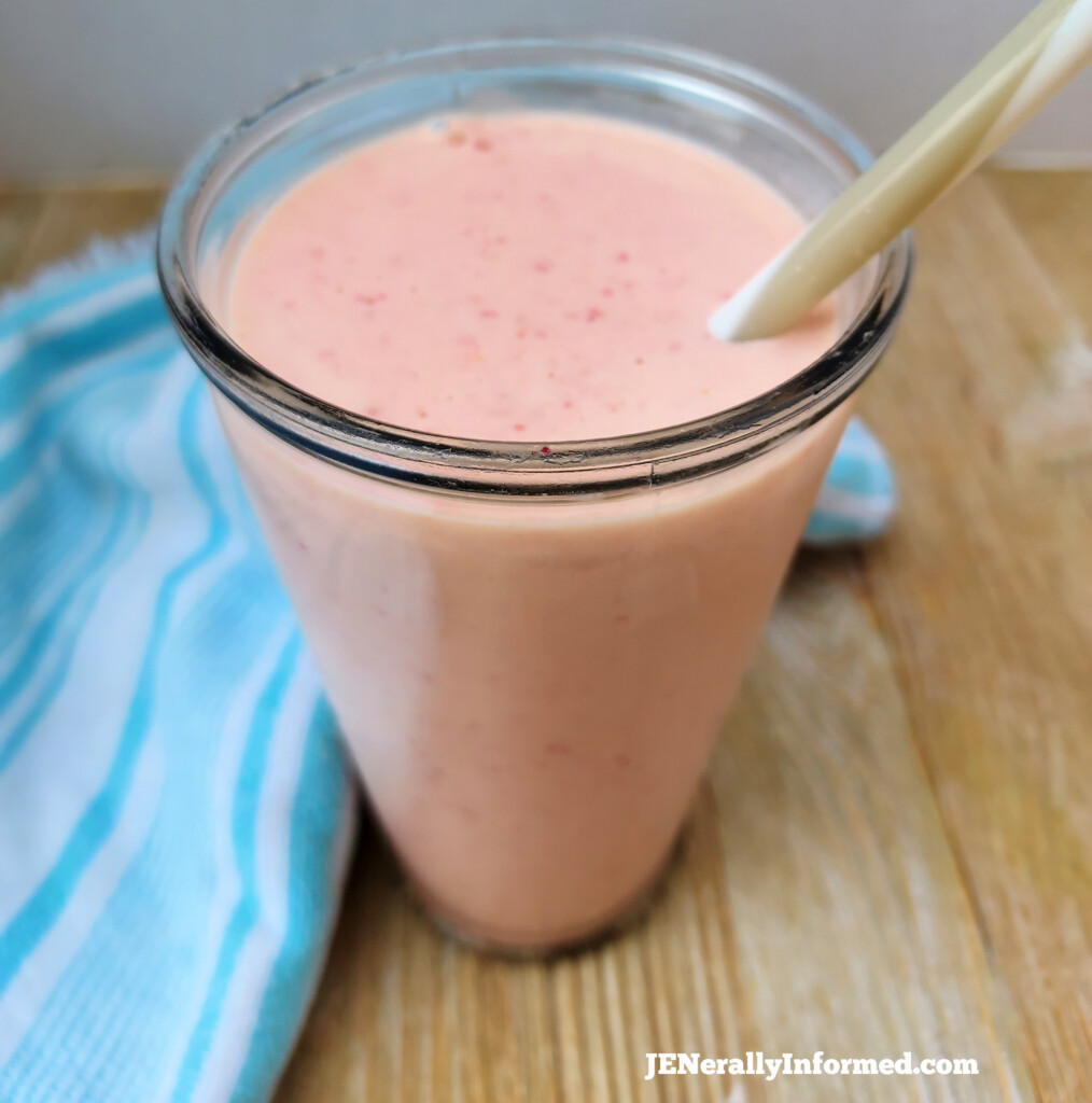 Learn how to make your own delicious Angel Food Smoothie right at home! #smoothierecipes #healthyrecipes #smoothies