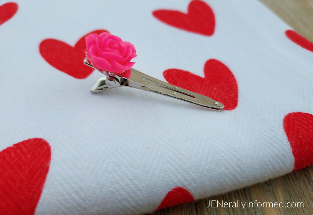 Here's how to DIY your own super easy-to-make, adorable flower barrettes in less than 5 minutes! #hair #beauty #kidscrafts #hairaccessories