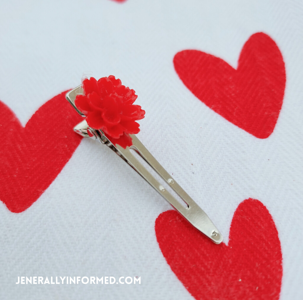 Here's how to DIY your own super easy-to-make, adorable flower barrettes in less than 5 minutes! #hair #beauty #kidscrafts #hairaccessories