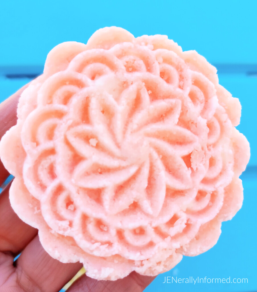 Want to learn how to make your own bath bombs, but think it might be too hard? Try this super easy recipe for DIY Flower-Shaped Pressed Bath Bombs!