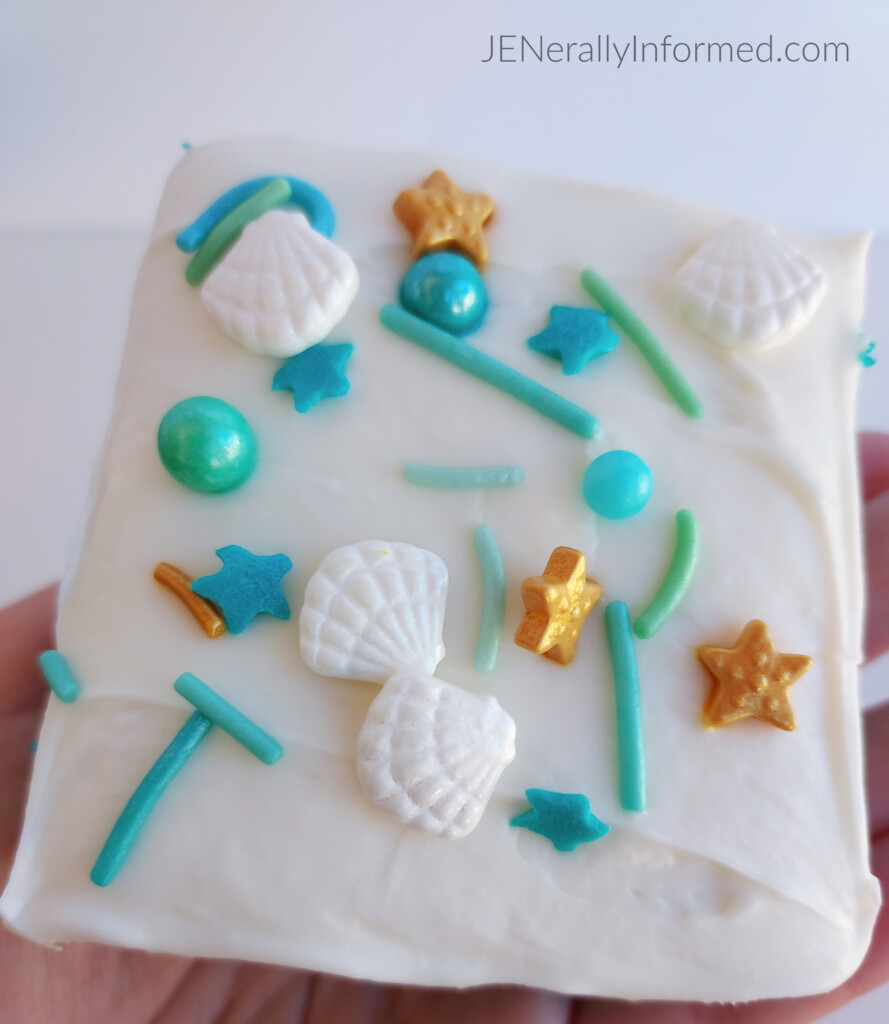 Calling all mermaids and mermaid lovers! Learn how to make these delicious and adorable mermaid sugar cookie bars!