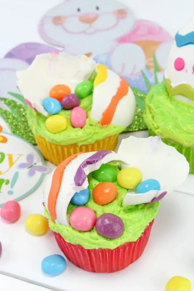  Cracked Easter Egg Cupcakes Recipe Tutorial from This Mom's Confessions.
