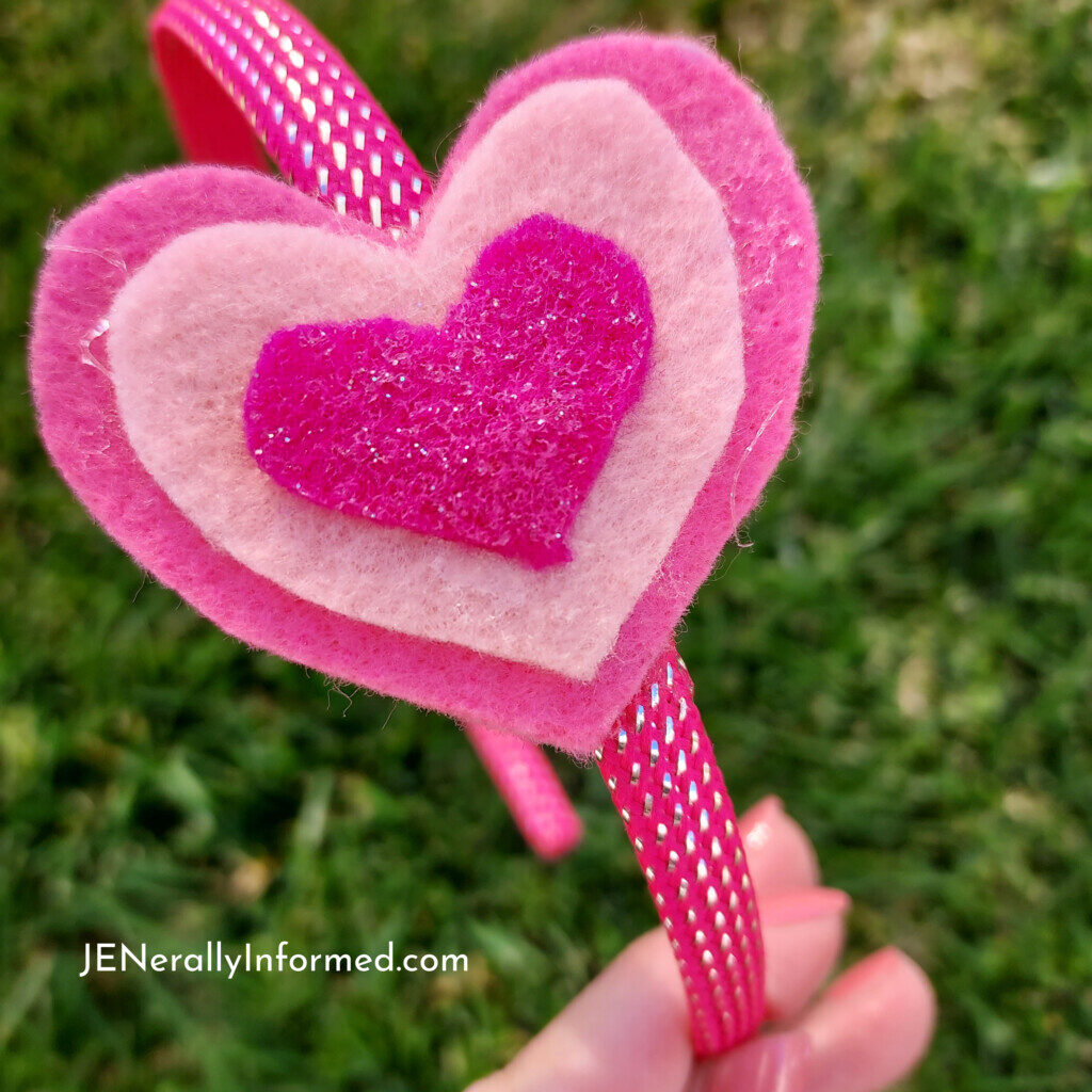 Learn how to make an adorable heart headband in less than 5 minutes!" #crafting #haircrafts #valentinesday